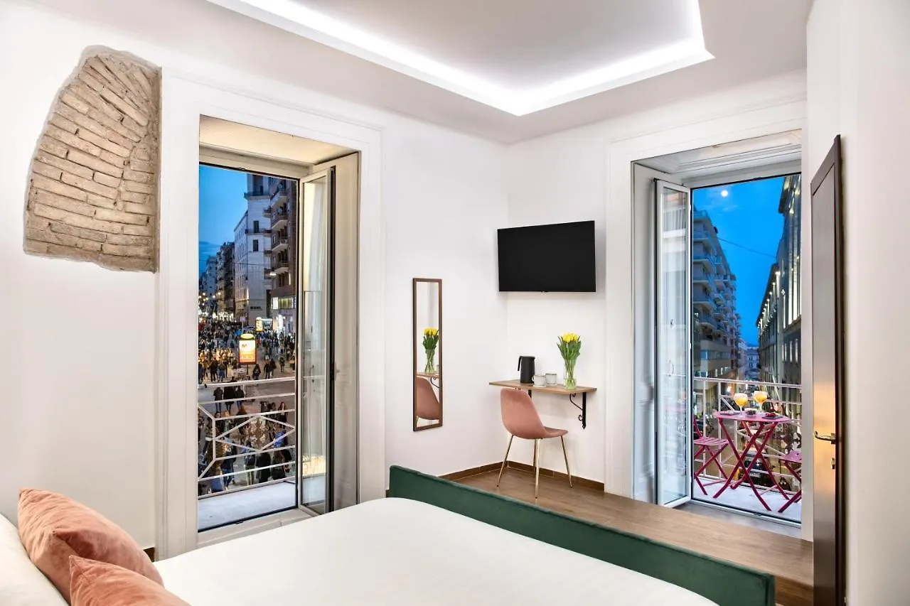 Toledo Lifestyle Suite Naples 2*,