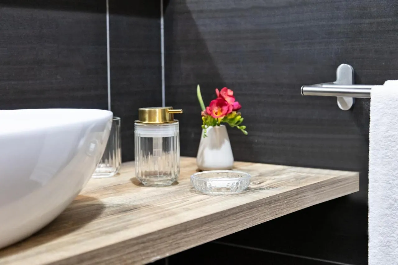 Toledo Lifestyle Suite Naples 2*,