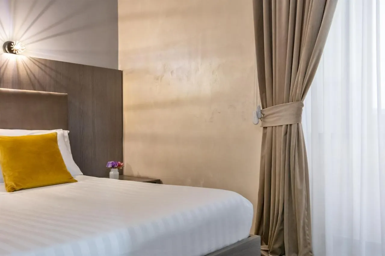 Toledo Lifestyle Suite Naples