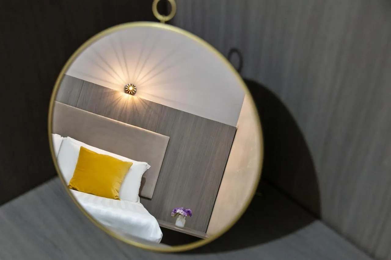 Toledo Lifestyle Suite Naples Guest house