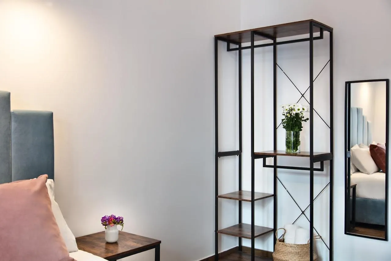 Toledo Lifestyle Suite Naples 2*,